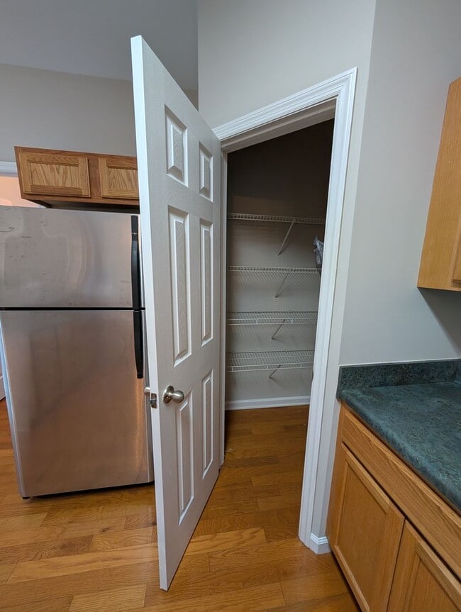 Building Photo - Cozy Condo in Wisteria Condominiums!