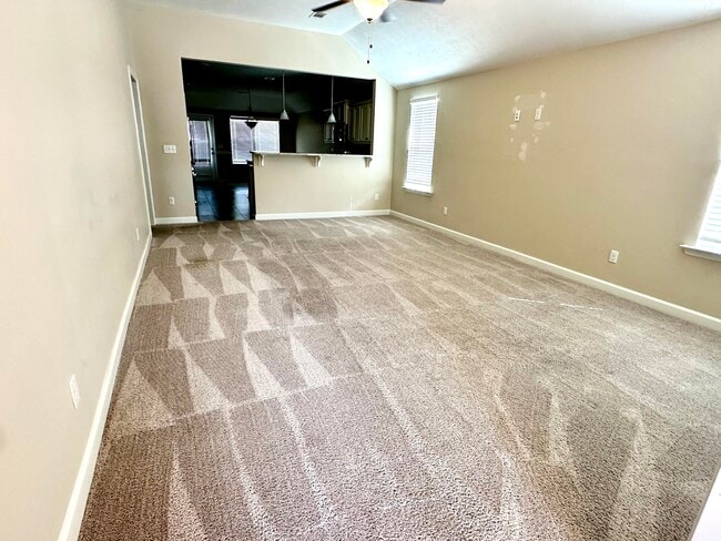 Building Photo - 822 Goodale Dr