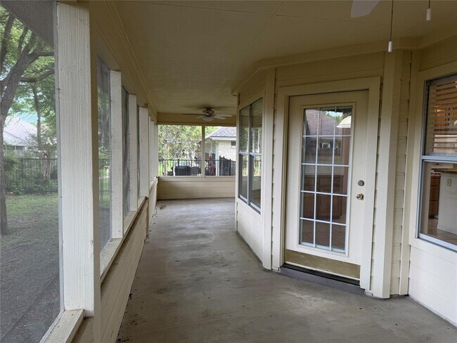 Building Photo - 3013 Parker Dr