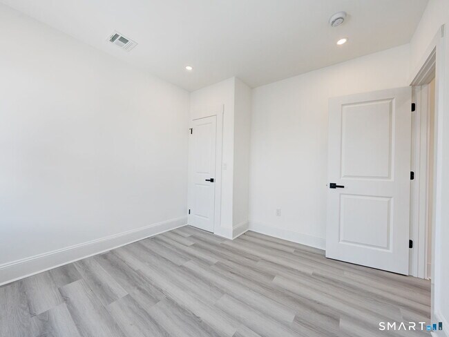 Building Photo - 44 Wallace Row