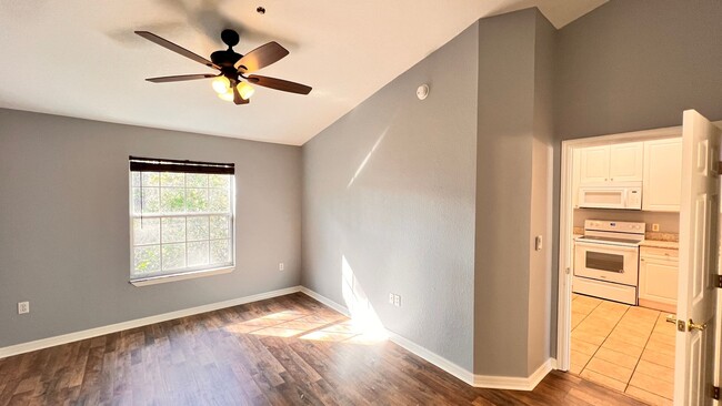 Building Photo - Stylish 2BR/2BA Condo in the Heart of Oviedo – Comfort, Convenience & Resort-Style Living! WASHER...