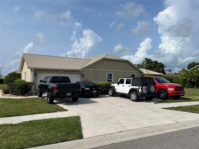 Building Photo - 5828 Sandy Pointe Dr