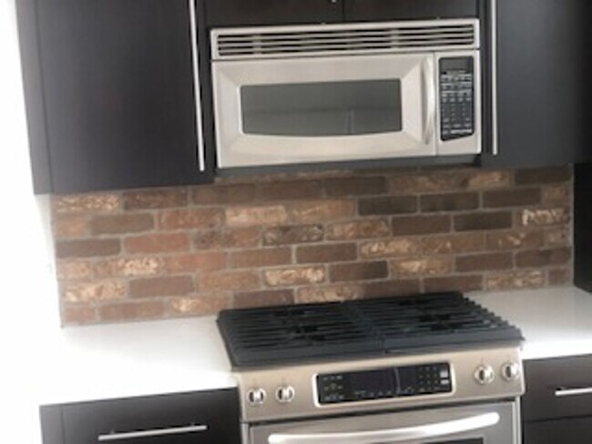 Building Photo - East Village 13th floor condo with panoramic views