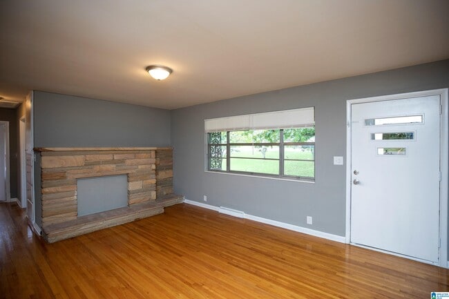 Building Photo - 729 Heflin Ave E