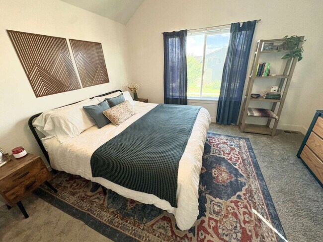 Building Photo - 3bd/2.5ba Paired Home in Trailside w/ side yard