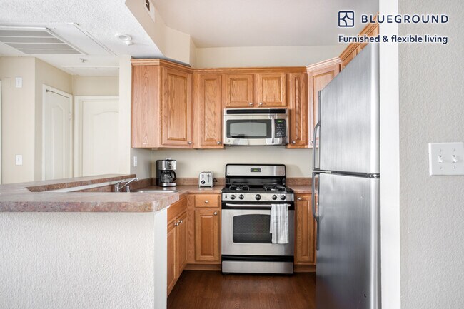 Building Photo - 5225 Blakeslee Ave