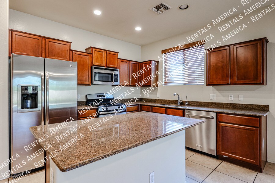 Building Photo - 3410 S Sunland Dr
