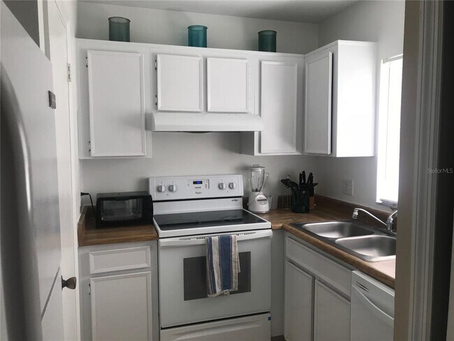 Building Photo - 4160 Pershing Pointe Pl
