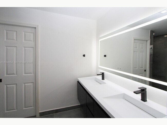 Building Photo - 14740 SW 108th Terrace