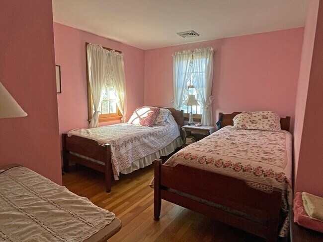 Building Photo - 3 Sagamore Rd