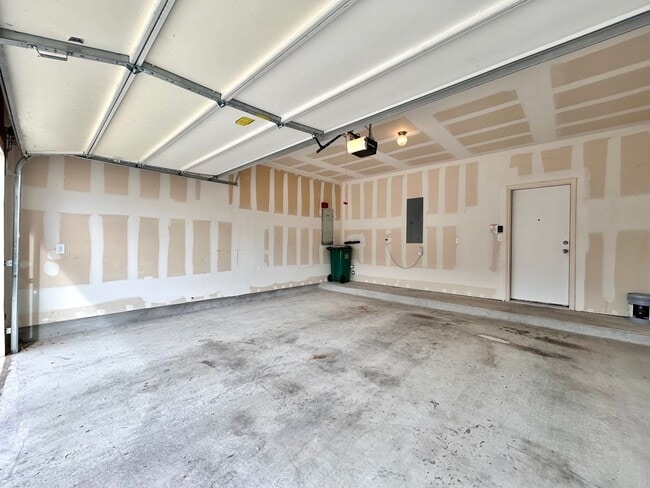 Building Photo - 1620 Bryant Dr