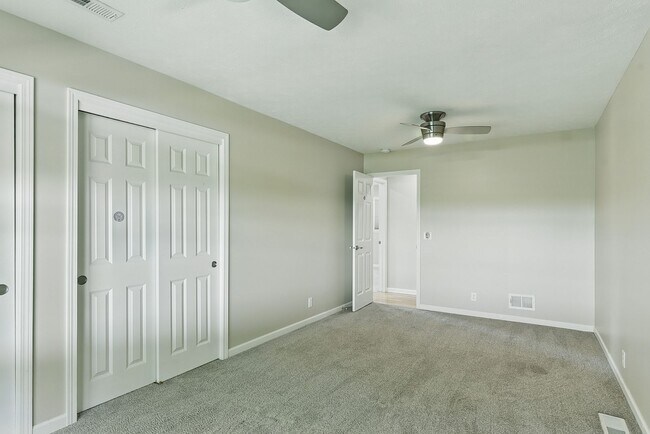 Building Photo - Spacious 4-Bedroom Home for Rent in Desira...
