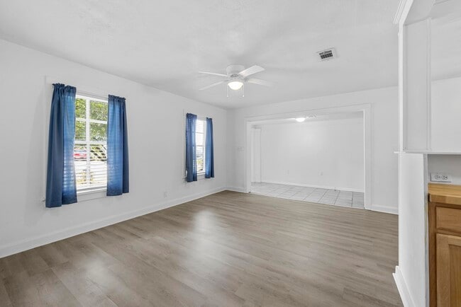 Building Photo - 324 Dixie St