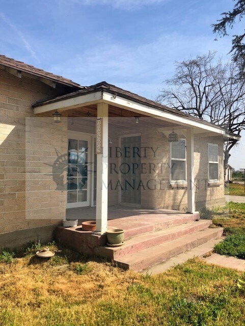 Building Photo - 22609 Robertson Blvd