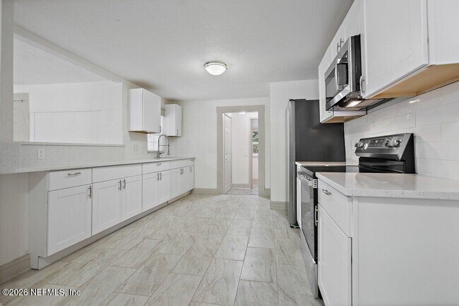 Building Photo - 3058 Rosselle St