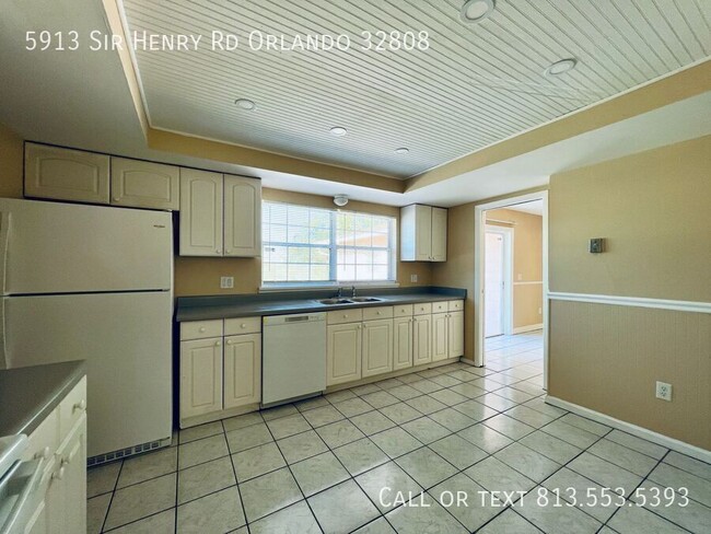 Building Photo - 5913 Sir Henry Rd