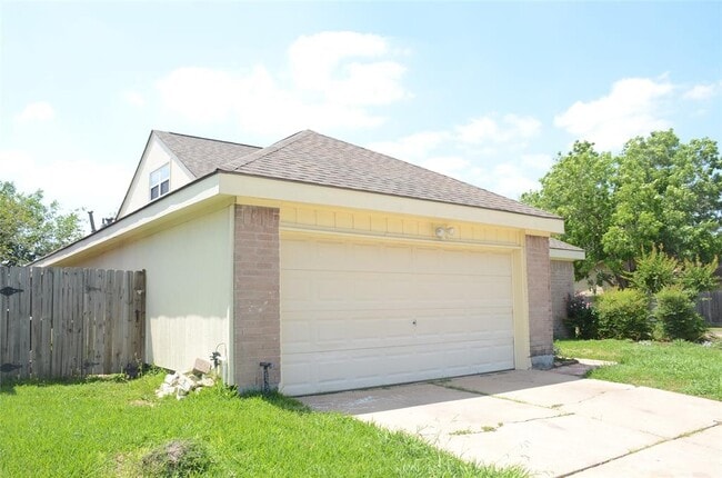 Building Photo - 6502 Briar Terrace Dr