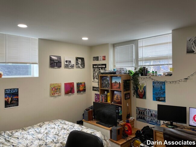 Building Photo - 37 Day St