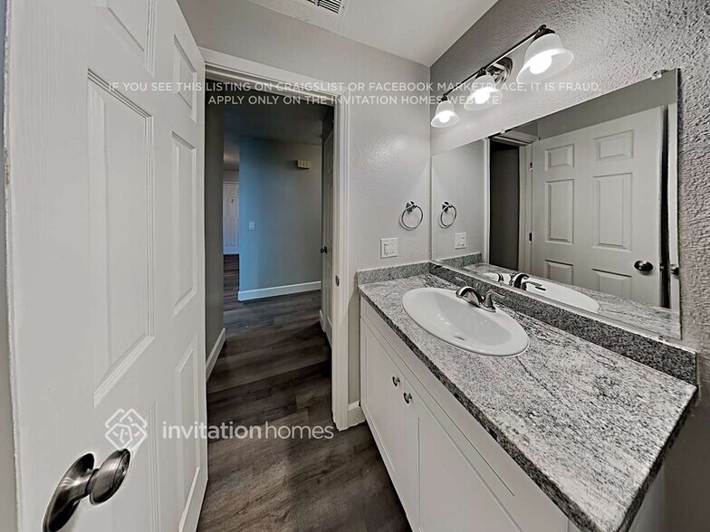 Building Photo - 7826 Ashmont St