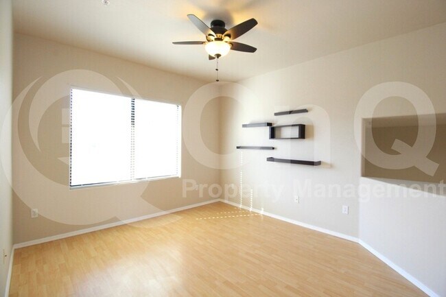 Building Photo - 705 W Queen Creek Rd