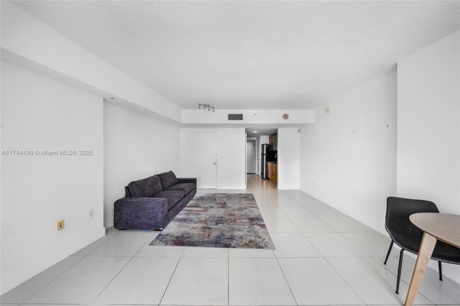 Building Photo - 1750 N Bayshore Dr