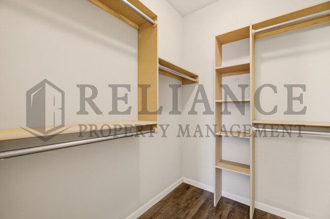 Building Photo - 452 S Longbranch Dr