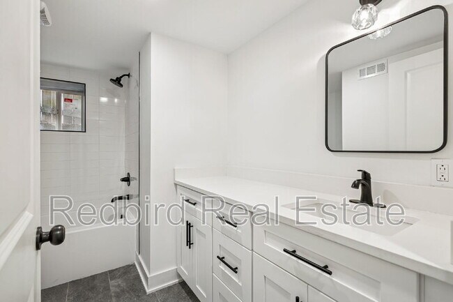 Building Photo - 611 S 12th St