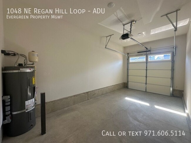 Building Photo - 1048 NE Regan Hill Loop
