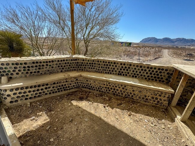 Building Photo - 400 N Smiling Dog Trail