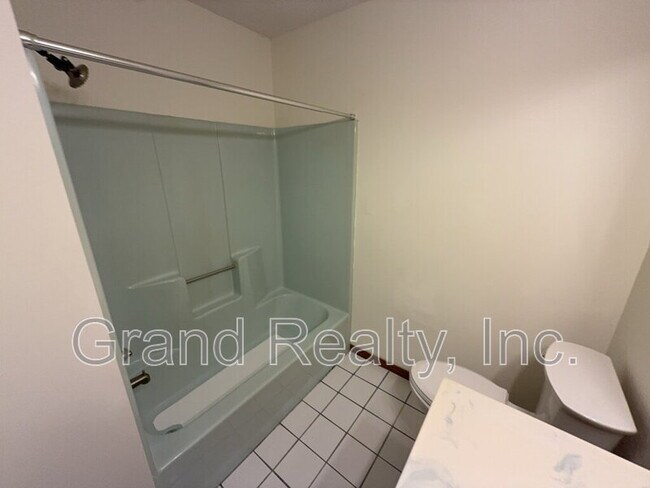 Building Photo - 5621 Lia Dr