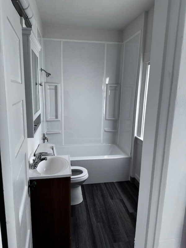 Building Photo - 318 5th Ave NW