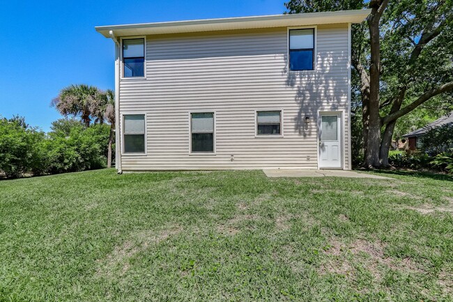 Building Photo - Home on Amelia Island