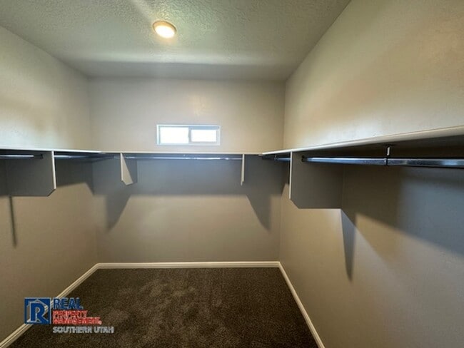 Building Photo - 4 Bedroom in near Crimson Cliffs