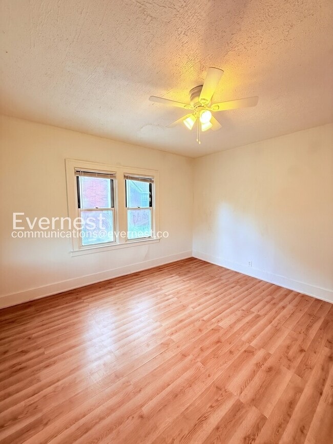 Building Photo - Charming Home with Fenced Yard & Hookups / 3 Beds & 1 Bath / Voucher Accepted / Pets Not Allowed ...