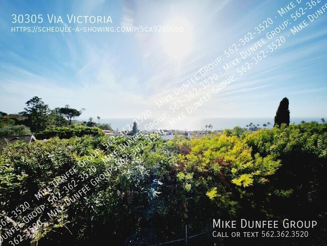 Building Photo - 30305 Vía Victoria