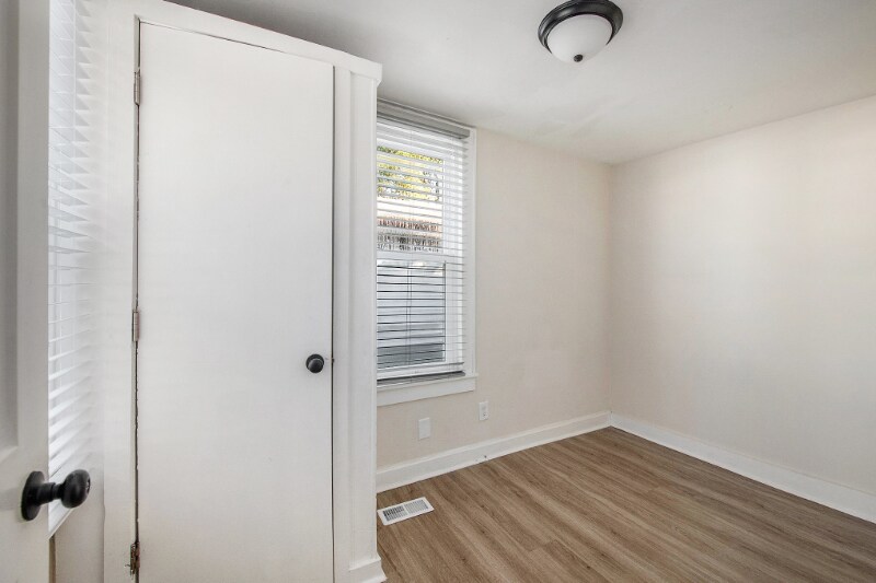 Building Photo - 2755 E Surrey Dr