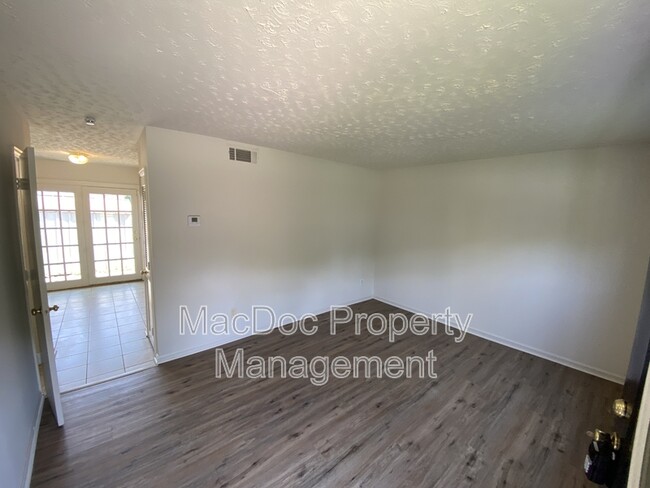Building Photo - 200 Brighton Sq