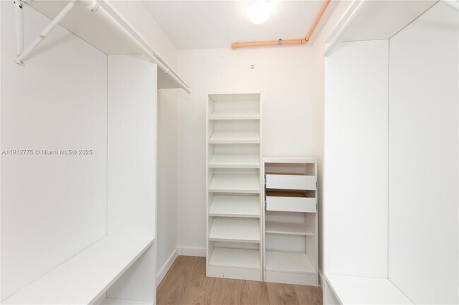 Building Photo - 1881 Washington Ave