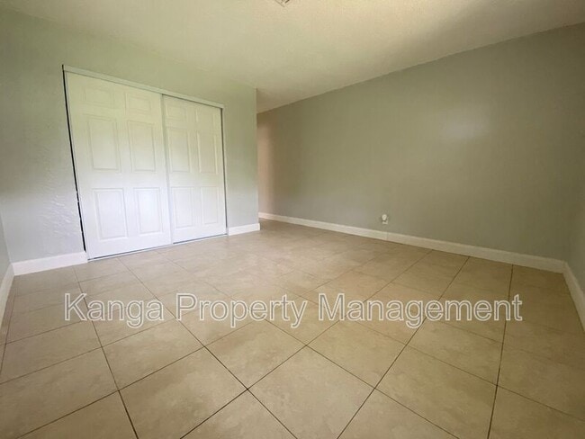 Building Photo - 4327 Cocoanut Rd