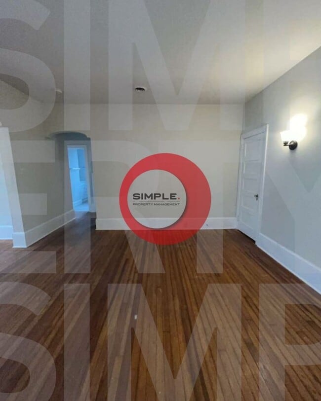 Building Photo - 556 Main St