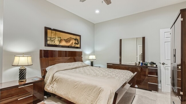 Building Photo - 7400 S Stony Island Ave