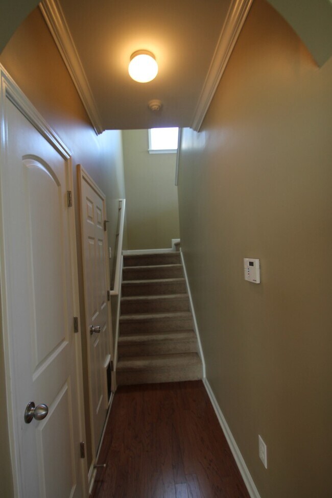 Building Photo - 1112 Jasmine Dr