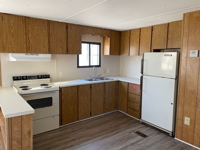 Building Photo - 2 BED, 1 BATH MOBILE HOME, WATER AND TRASH INCLUDED!
