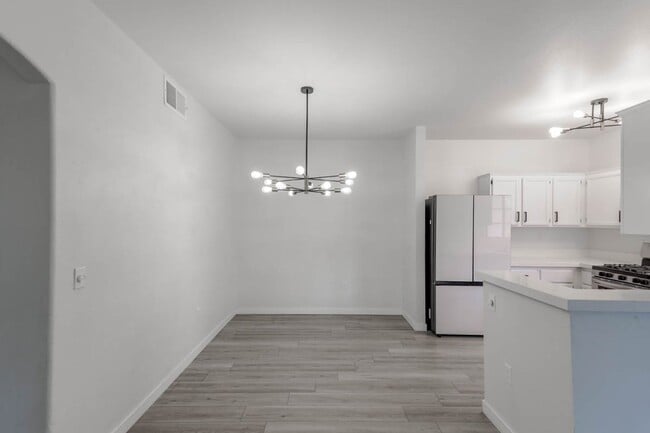 Building Photo - 3 Bed Condo In Gated West Side Community