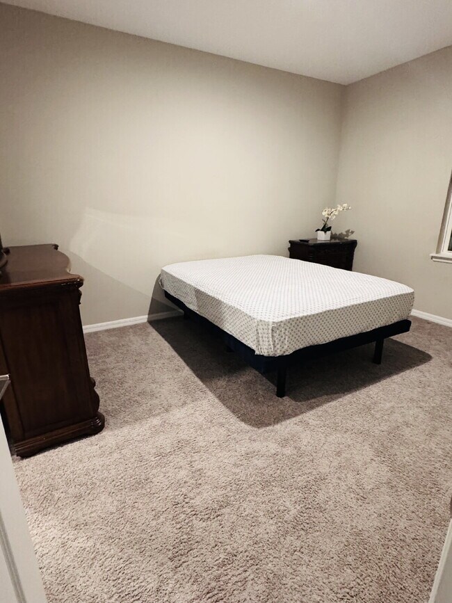 Building Photo - Welcome to your dream home in the highly d...