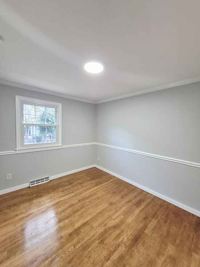 Building Photo - 2402 Fon Du Lac Rd