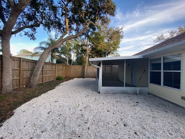 Building Photo - 495 Pyrus St