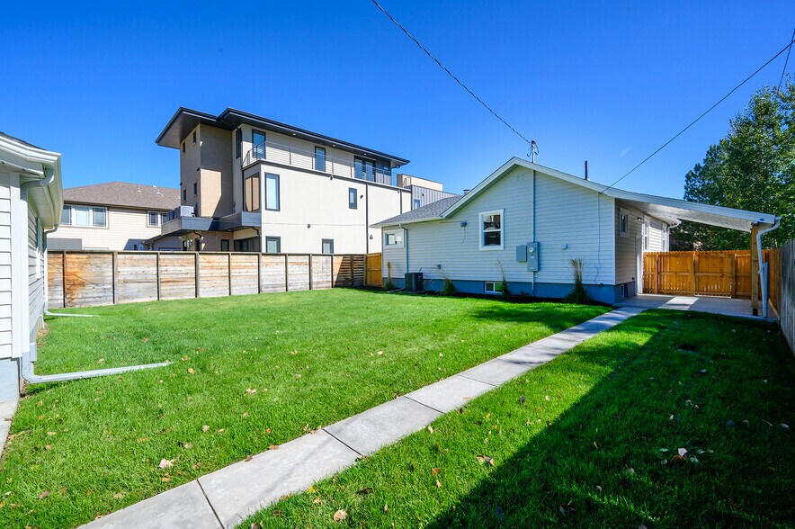 Building Photo - 2435 S Race St