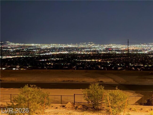 Building Photo - 1741 N Desert Foothills Dr