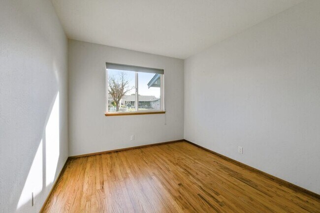 Building Photo - 4625 Sloan St